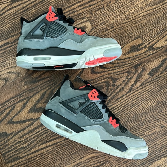 Air Jordan 4 Retro shoes - Picture 2 of 7